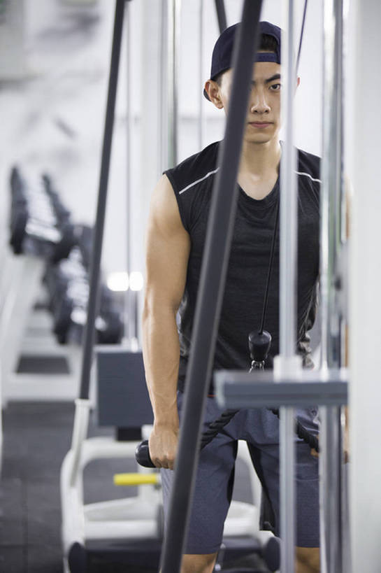 东方人,成年人,一个人,运动员,健身房,拉,竖图,室内,白天,正面,运动服,锻炼,运动,信心,城市,北京,中国,亚洲,仅一个男性,仅一个人,握,短裤,服装,器材,训练,运动器械,现代,仅一个年轻男性,衣服,绳子,站着,健康,健身器械,活力,力量,握着,摄影,服饰,生活方式,练习,衣着,穿着,爱好,苗条,健身器材,塑身,弹性,东亚,阻力带,衣饰,男人,男性,年轻男性,亚洲人,中国人,年轻人,彩图,运动器材,运动装,健身俱乐部,拉力带,瑜伽伸展带,bj175