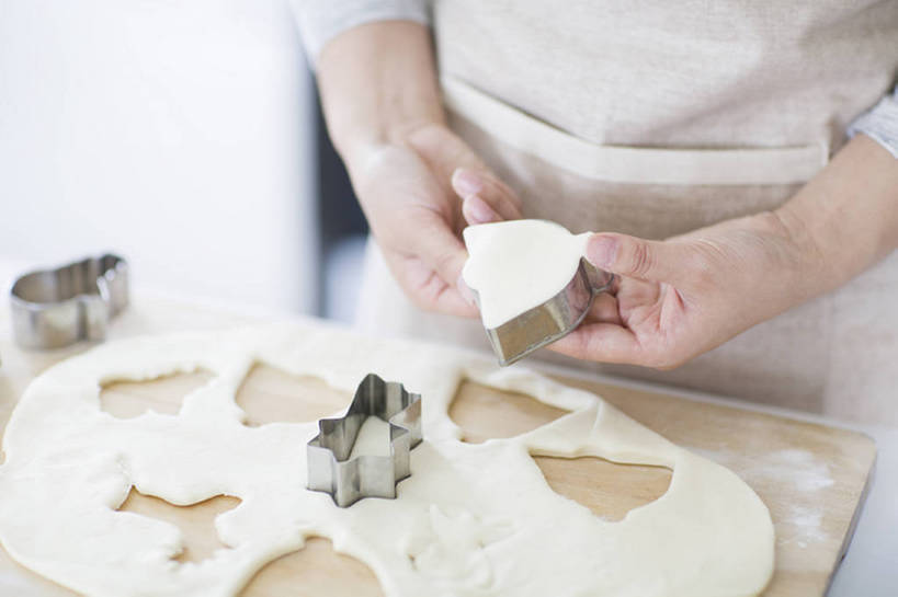 点心,东方人,成年人,手,一个人,家庭,家庭主妇,家,横图,室内,白天,正面,烘焙,厨房,城市,建筑,北京,中国,亚洲,仅一个年轻女性,仅一个女性,仅一个人,握,围裙,房屋,灶台,公寓,鸡蛋,食品,甜点,甜品,案板,饮品,注视,休闲装,现代,饮食,食物,糕点,饮料,碗,饼干,甜食,观察,看,站着,做,休闲,健康,温暖,温馨,一家人,卡通,握着,摄影,生活方式,模具,观看,部分,和睦,察看,关注,可口,房地产,家居服,东亚,面团分切机,健康食物,适口,年轻女性,女人,女性,亚洲人,中国人,年轻人,烹调,彩图,融洽,小麦面粉,bj175