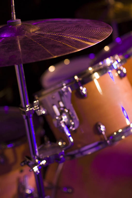 无人,舞台,竖图,室内,特写,夜晚,时尚,静物,北京,中国,亚洲,钹,鼓,乐器,音乐,娱乐,现代,休闲,摄影,部分,东亚,爵士鼓,彩图,舞台灯光,bj175