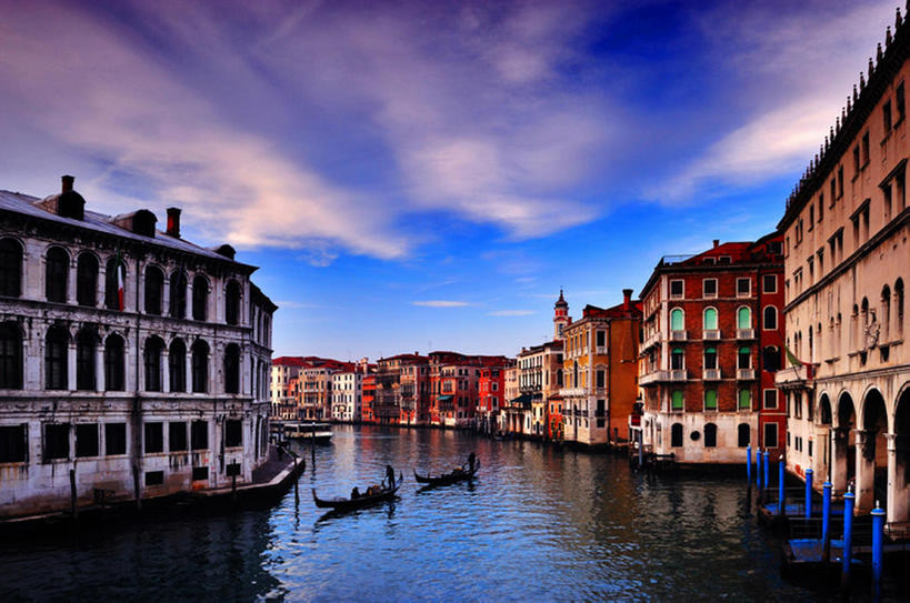 无人,横图,室外,白天,留白,度假,探险,美景,建筑,意大利,波纹,景观,云,古典,历史,蓝色,风景,天空,自然,木桩,景色,放松,探索,运输,摄影,宁静,运河,享乐,自然风光,意大利文化,欧洲文化,冒险,休闲活动,彩图,大运河,bj175