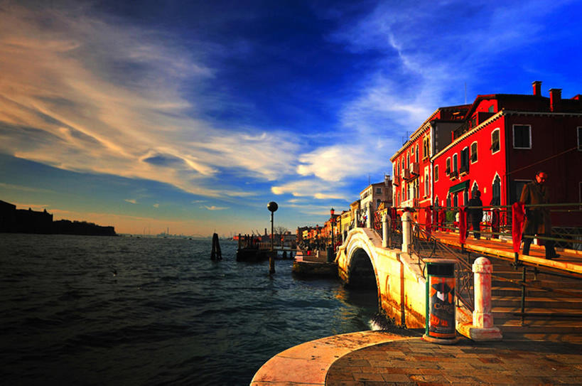 无人,横图,室外,白天,留白,旅游,度假,探险,美景,水,城市,建筑,日光,意大利,波纹,反射,景观,云,古城,古典,历史,娱乐,红色,蓝色,风景,天空,自然,享受,休闲,景色,放松,探索,摄影,人行桥,宁静,运河,照亮,享乐,自然风光,意大利文化,欧洲文化,冒险,彩图,大运河,传统文化,bj175