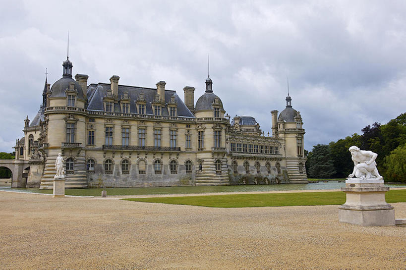 无人,横图,室外,白天,旅游,度假,名胜古迹,标志建筑,地标,建筑,雕塑,法国,欧洲,遗迹,艺术,标志,雕像,符号,花坛,城堡,宏伟,古迹,历史,文物,娱乐,标识,建设,古建筑,风景,地标建筑,享受,休闲,旅游胜地,放松,摄影,建造,古文明,性别符号,尚蒂伊城堡,彩图,旅行,男性符号,bj175