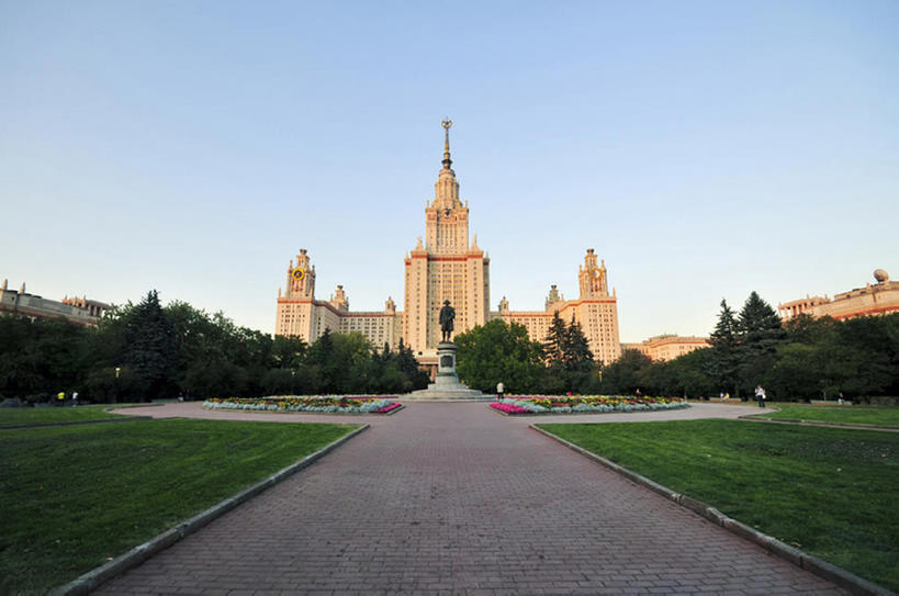 无人,学校,教学楼,横图,室外,白天,旅游,度假,名胜古迹,标志建筑,地标,建筑,雕塑,俄罗斯,对称,遗迹,雕像,宏伟,教育,古迹,文物,娱乐,建设,古建筑,校园,风景,地标建筑,享受,休闲,教室,旅游胜地,放松,摄影,古文明,莫斯科,彩图,旅行,大学,教学大楼,莫斯科大学,bj175