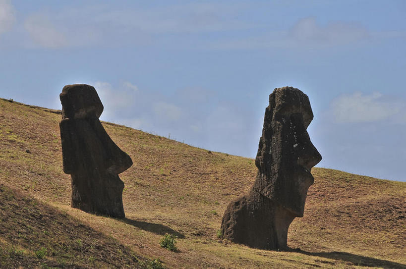 无人,公园,横图,室外,白天,侧面,旅游,度假,石头,名胜古迹,山,标志建筑,地标,建筑,雕塑,复活节岛,智利,遗迹,雕像,地形,古迹,历史,文物,娱乐,建设,古建筑,世界遗产,风景,天空,享受,休闲,旅游胜地,南美,放松,摄影,宁静,南美洲,国家公园,拉丁美洲,美洲,古文明,远古,复活节岛石像,波利尼西亚,摩艾石像,亚美利加洲,南亚美利加洲,复活岛,智利共和国,古代文明,摩艾像,拉帕.努伊国家公园,拉帕努伊国家公园,波利尼西亚群岛,彩图,旅行,复活节岛人像,赫布亚岛,拉帕努伊岛,毛埃石像,摩阿仪,摩埃石像,莫阿伊,帕赛兰,伊斯特岛,bj175