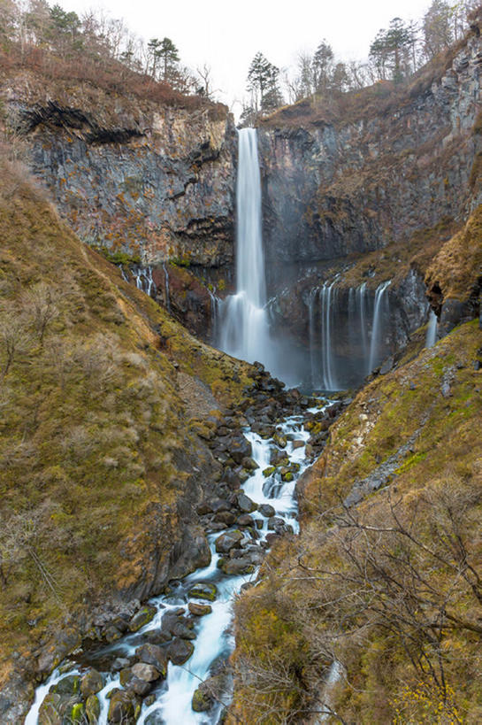 无人,竖图,室外,白天,旅游,度假,石头,美景,瀑布,山,日本,亚洲,地形,景观,流水,娱乐,风景,小溪,自然,享受,休闲,景色,放松,摄影,宁静,自然风光,东亚,本州,枥木县,关东地方,本州岛,日本国,崎玉,崎玉县,华严瀑布,岩石,秋天,彩图,旅行,日高市,bj175