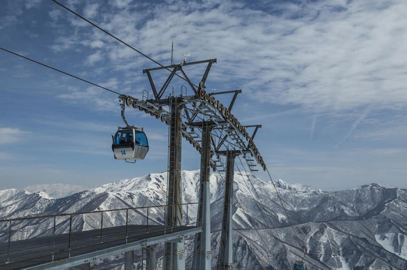 横图,室外,白天,山,雪,日本,亚洲,冬天,缆车,天空,交通工具,滑雪场,东亚,索道,本州,本州岛,日本国,中部地方,新潟,新潟县,缆索铁路,bj175