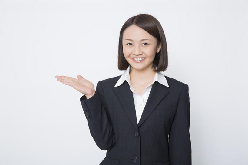 手,一个人,商务女性,微笑,横图,白色背景,商务,亚洲,注视,观察,看,站着,日本人,观看,协助,察看,工作室,关注,年轻女性,女人,年轻人,大学生,半身,bj175