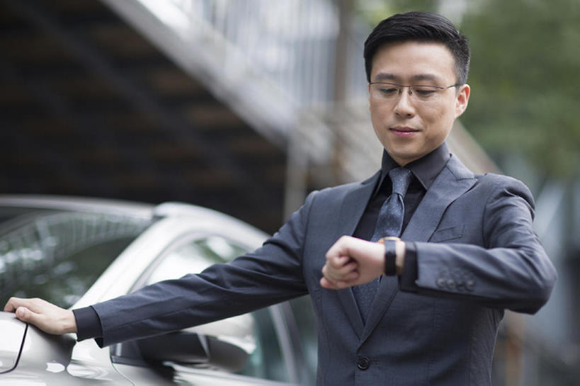 东方人,成年人,中年人,一个人,商务人士,商务男性,横图,室外,白天,正面,仰视,衬衫,西装,商务,智慧,成功,信心,汽车,北京,中国,亚洲,仅一个男性,仅一个人,仅一个中年男性,套装,正装,手表,眼镜,领带,看,站着,职业,财富,摄影,等候,腕表,权威,领导,高雅,核对,经理,成就,商务装,等,工薪阶层,东亚,一套,把握,男人,男性,中年男性,亚洲人,中国人,白领,上班族,半身,彩图,低角度拍摄,衬衣,首席执行官,上层阶级,掌控,校对,校勘,bj175