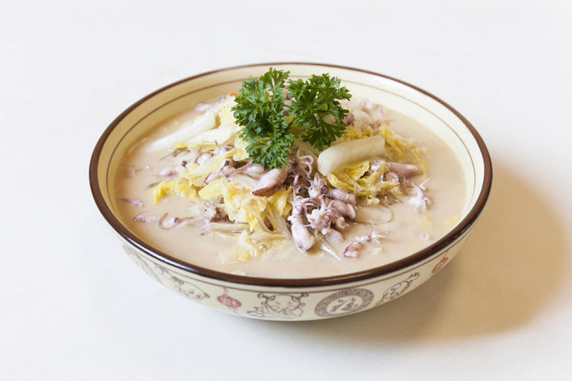 无人,横图,白色背景,乌贼,蔬菜,静物,中国,亚洲,熟食,汤,美味,食品,饮品,饮食,餐饮,食物,饮料,盘子,碗,中国菜,健康,摄影,膳食,可口,东亚,娃娃菜,健康食物,适口,海产,彩图,影棚拍摄,装饰菜,bj175