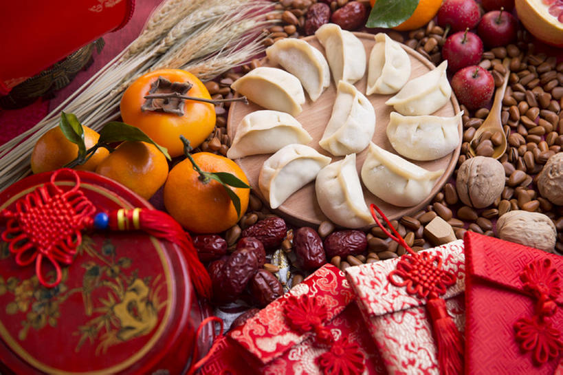 无人,横图,运气,小麦,柿子,静物,中国,春节,亚洲,风俗,丰富,谷物,美味,食品,饺子,麦穗,古典,首饰盒,传统,松子,主食,饮食,装饰品,红色,盘子,中国结,中国菜,山楂,概念,山楂树,精神,摄影,红包,仪式,中国文化,典礼,东亚,东亚文化,健康食物,胡桃,元旦,红果,制度,桔子,彩图,高角度拍摄,传统文化,胭脂果,枣糕,传统节日,bj175