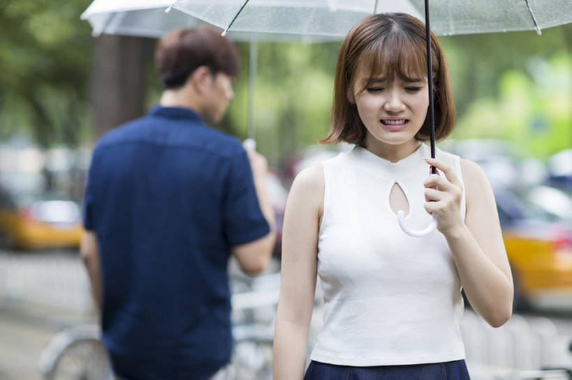 东方人,成年人,两个人,学生,哭,横图,室外,白天,正面,爱情,雨,城市,北京,中国,亚洲,握,服装,沮丧,冲突,透明,分离,伞,天气,浪漫,休闲装,衣服,夏天,站着,温暖,温馨,短袖,恩爱,压力,握着,恋人,摄影,服饰,离开,悲伤,后背,和睦,伤心,难过,衣着,穿着,问题,情绪,东亚,分手,悲哀,衣饰,哀痛,悲戚,悲痛,认真,男人,男性,年轻男性,年轻女性,女人,女性,亚洲人,中国人,年轻人,情侣,大学生,争论,半身,彩图,伴侣,融洽,闷闷不乐