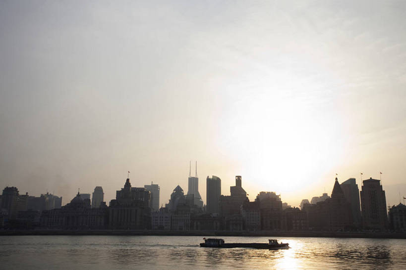 无人,横图,室外,度假,河流,美景,城市风光,城市,上海,中国,景观,娱乐,黄浦江,黄昏,外滩,享受,休闲,景色,放松,运输,摄影,都市风光,货船,东亚,彩图,海上运输,bj175