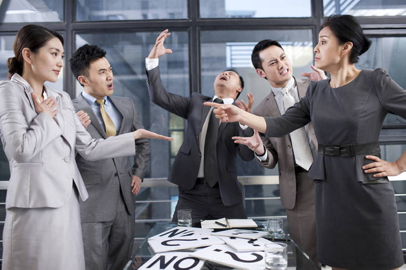 东方人,成年人,中年人,老年人,同事,商务人士,商务男性,商务女性,办公室,站,横图,室内,白天,侧面,衬衫,商务,讨论,成功,合作,团队,集体,信心,技术,北京,中国,亚洲,五个人,指,套装,正装,冲突,工作,领带,指点,队伍,职业,面对面,办公大楼,压力,责备,摄影,生活方式,技巧,失望,疑惑,问号,领导,指向,经理,企业,公司,成就,消极,下降,手艺,商务装,问题,反差,合伙,领袖,工薪阶层,质疑,东亚,猜忌,猜疑,技能,技艺,迷惑,担心,老年男性,老年女性,男人,男性,年轻男性,女人,女性,中年男性,亚洲人,中国人,年轻人,白领,上班族,说话,争论,彩图,衬衣,妙技,疑心,办公室职员,本领,首席执行官,怀疑,bj175