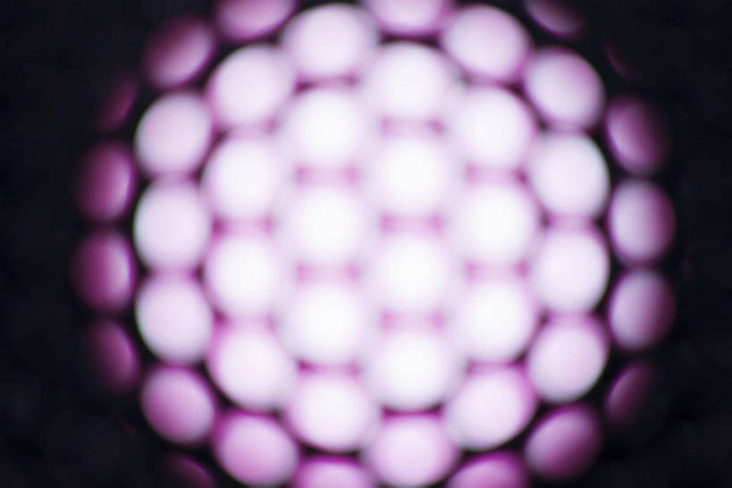 无人,横图,特写,抽象,北京,中国,亚洲,鲜艳,金属,圆形,标志,指示灯,斑点,光,铁丝网,光亮,红色,摄影,部分,明亮,照亮,照明设备,东亚,散焦,彩图,bj175