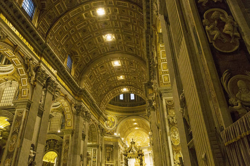 无人,教堂,横图,室内,仰视,旅游,度假,名胜古迹,天花板,标志建筑,地标,建筑,欧洲,艺术,装饰,屋顶,建筑群,圣彼得大教堂,古典,历史,娱乐,建设,传统,风景,享受,休闲,放松,摄影,宗教,照亮,旧的,华贵,古典风格,远古,欧洲文化,梵蒂冈城,古代文明,灵性,式样,彩图,低角度拍摄,旅行,大教堂,金子,传统文化,建筑结构,bj175