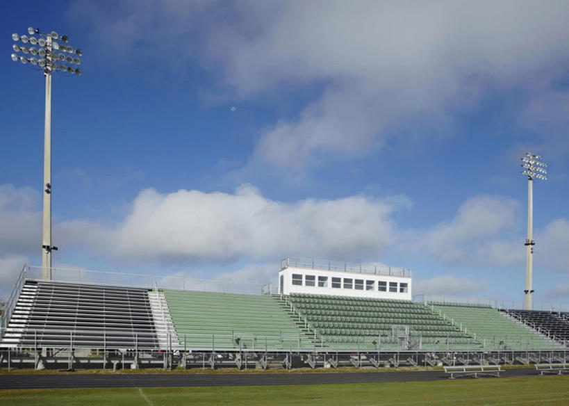 无人,体育馆,栏杆,运动场,横图,室外,白天,美国,看台,喇叭,体育场,台阶,蓝色,天空,摄影,建造,广播,佛罗里达,运动馆,会堂,彩图,建筑结构,bj175