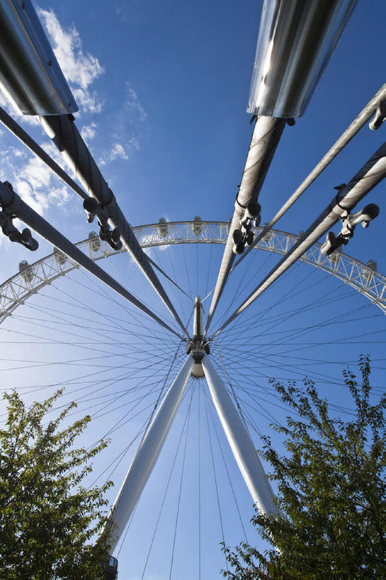 无人,操场,公园,竖图,室外,白天,仰视,旅游,度假,名胜古迹,伦敦,钢铁,圆形,屋檐,娱乐,英格兰,伦敦眼,蓝色,天空,享受,休闲,放松,摄影,建造,大转轮,彩图,低角度拍摄,旅行,建筑结构,bj175