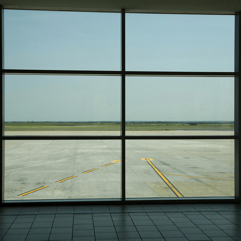 无人,机场,方图,室内,白天,留白,窗户,飞机场,美国,对称,干净,现代,运输,摄影,北美,北美洲,简单,美洲,北亚美利加洲,亚美利加洲,俄克拉何马,俄克拉何马州,俄克拉荷马州,奥克拉荷马,抢先之州,彩图,当代,美利坚合众国,俄克拉荷马市,飞机跑道,bj175