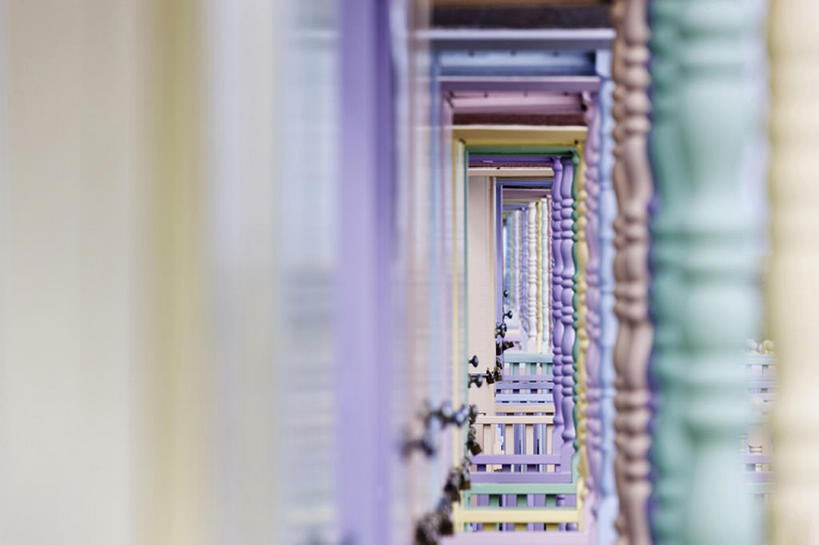 无人,横图,彩色,室外,白天,一排,关闭,整齐,圆柱,房屋,英格兰,排列,门把手,摄影,建造,五颜六色,色彩斑斓,队列,封闭,前门,五彩缤纷,五彩斑斓,艾塞克斯大学,五光十色,彩图,门廊,bj175