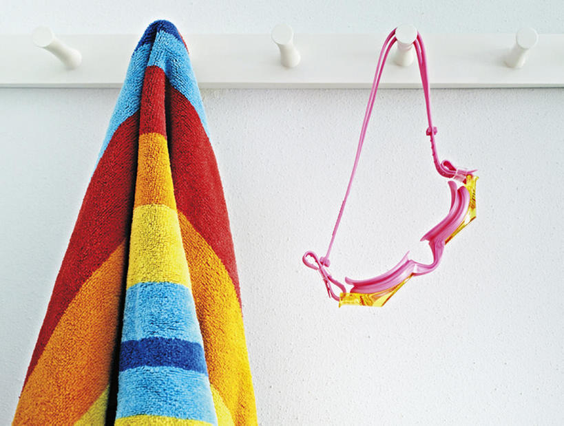 无人,横图,彩色,室内,白天,静物,美国,吊挂,悬挂,准备,墙,挂,运动器械,白色,毛巾,健身器械,摄影,生活方式,五颜六色,护目镜,色彩斑斓,吊钩,健身器材,五彩缤纷,佛罗里达,五彩斑斓,五光十色,美洲蒲葵,彩图,海滩巾,运动器材,bj175