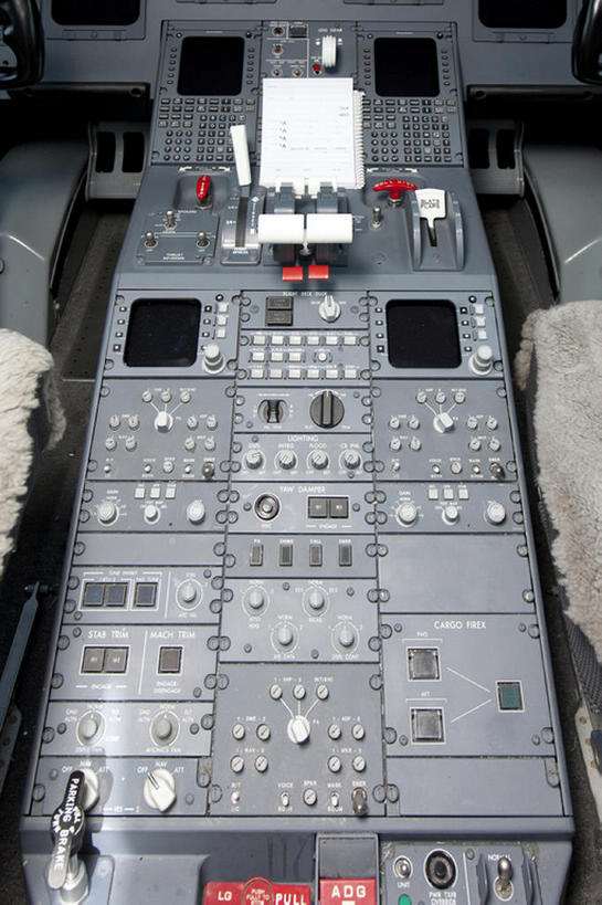 无人,机场,竖图,室内,技术,飞机,爱沙尼亚,标志,数字,文字,字符,指针,标识,运输,摄影,阿拉伯数字,刨子,控制,仪表盘,座舱,仪表,彩图,旅行,bj175