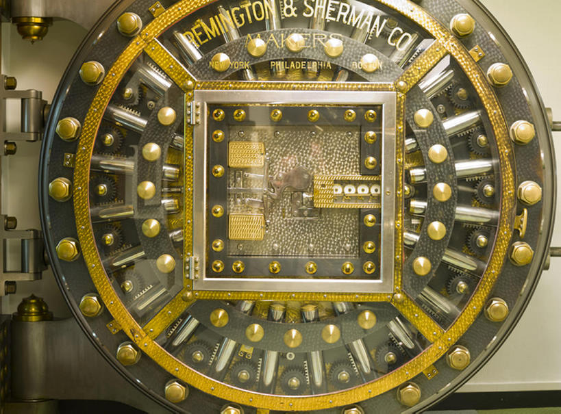 无人,银行,横图,室内,商务,安全,门,美国,关闭,钢铁,金属,拱门,门口,防护,锁,保险箱,金融,理财,摄影,建造,经济,保护,定时器,封闭,保险,存款,流通,贸易,伊利诺斯州,芝加哥市,保全,周全,安稳,安定,平安,彩图,号码锁,安防系统,安全设备,bj175