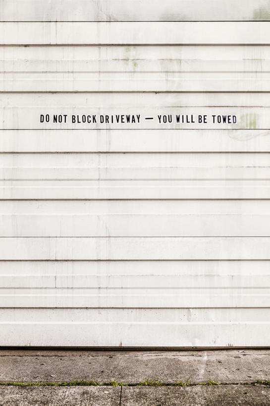 无人,竖图,室外,白天,留白,门,城市,建筑,指示牌,美国,标志,文字,墙,门口,警告,标识,停车,警示,摄影,禁止,提醒,北美,提示,限制,消息,交通标志,奥勒冈,危险,彩图,bj175