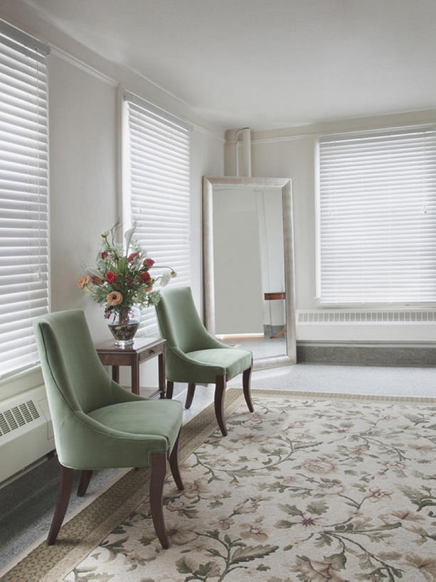 无人,竖图,室内,窗户,地毯,家具,镜子,桌子,椅子,纺织品,美国,一排,整齐,装饰,毛毯,毯子,百叶窗,干净,座位,花,纺织,排列,装饰物,垫子,温暖,摄影,展览,华丽,修饰,点缀,起居室,北美,高雅,住房,队列,古典风格,衬托,美观,雅致,雅观,奥勒冈,彩图,bj175