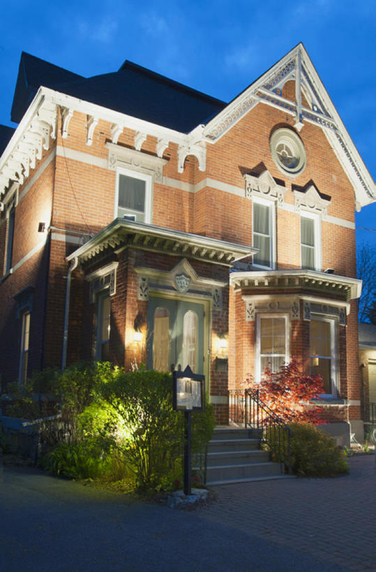 无人,竖图,室外,夜晚,建筑,酒店,加拿大,古典,台阶,树,摄影,照亮,北美,住房,前门,安大略湖,彩图,时代,建筑结构,bj175