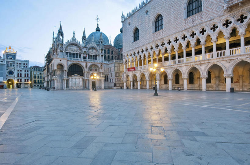 无人,广场,横图,室外,旅游,度假,石头,名胜古迹,标志建筑,城市,地标,建筑,路灯,意大利,欧洲,威尼斯,遗迹,石子,黎明,古典,古迹,文物,娱乐,建设,古建筑,享受,休闲,旅游胜地,放松,摄影,都市风光,南欧,古典风格,古文明,威尼托大区,圣马可大教堂,圣马可广场,石块,岩石,彩图,旅行,bj175