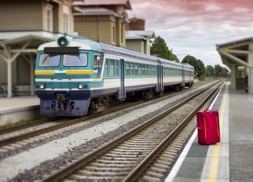 无人,火车站,横图,室外,白天,路,铁路,火车,车站,手提箱,欧洲,轨道,站台,交通,铁轨,月台,行李,运输,摄影,彩图,旅行,bj175