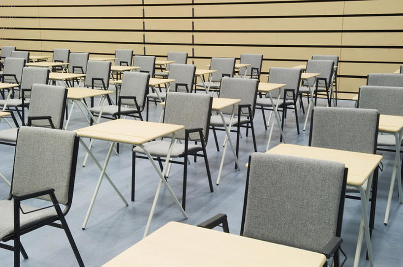 无人,学校,横图,室内,家具,桌子,椅子,一排,整齐,木板,走廊,教育,现代,书桌,建筑物,座位,排列,教室,摄影,建造,考试,顺序,队列,彩图,考场,bj175