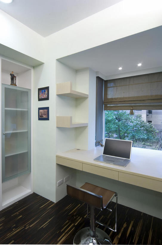 无人,竖图,室内,笔记本电脑,书房,书架,椅子,中国,亚洲,一排,整齐,公寓,干净,现代,书桌,布置,架子,排列,白色,装饰物,摄影,样板房,简单,队列,东亚,计算机,设计,彩图,上层阶级,电话会议,bj175