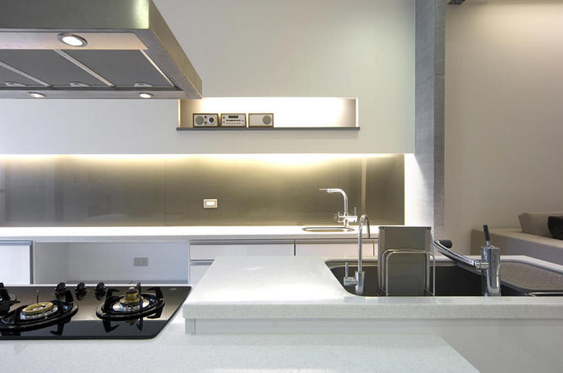 无人,家庭,横图,室内,时尚,厨房,桌子,中国,亚洲,一排,整齐,水槽,水龙头,灶台,公寓,干净,现代,布置,排列,装饰物,打开,温暖,温馨,一家人,财富,摄影,电灯,样板房,照亮,和睦,高雅,简单,开启,队列,华贵,抽油烟机,东亚,设计,烹调用具,彩图,融洽,上层阶级,bj175