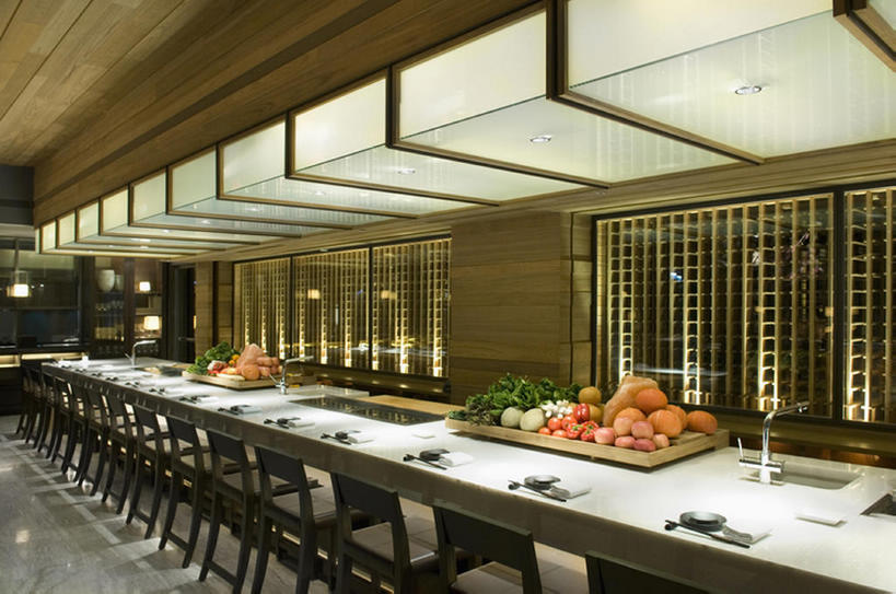 无人,横图,室内,餐桌,家具,桌子,椅子,一排,整齐,水槽,水龙头,饭厅,食品,干净,饮食,座位,排列,灯具,摄影,风格,队列,健康食物,寿司店,设计,彩图,餐馆,bj175