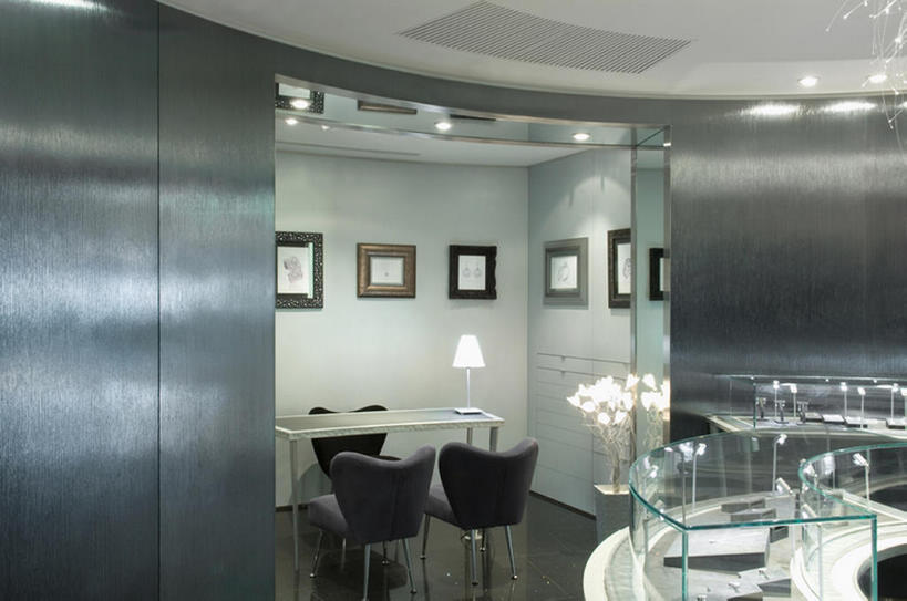 无人,商店,横图,室内,商务,时尚,消费,桌子,建筑,椅子,玻璃,珠宝,台湾,一排,整齐,干净,现代,书桌,布置,建筑物,排列,零售,摄影,多样,风格,队列,华贵,珠宝店,台北,陈列柜,陈列室,设计,彩图,当代,bj175