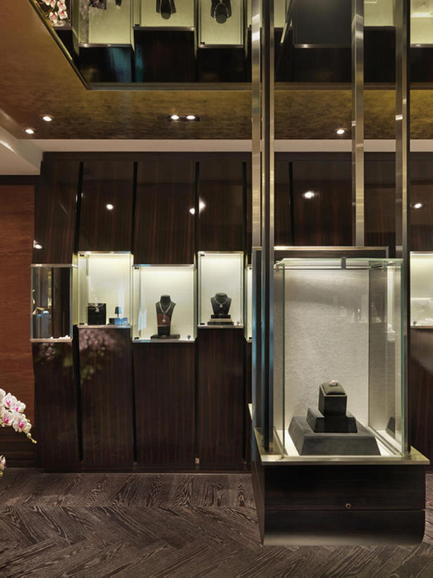 无人,商店,竖图,室内,商务,时尚,建筑,珠宝,一排,整齐,干净,现代,吊灯,建筑物,排列,摄影,电灯,多样,展览,珍贵,风格,队列,华贵,珠宝店,陈列柜,陈列室,设计,彩图,当代,bj175